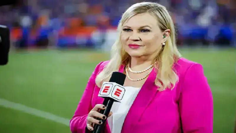 holly rowe salary